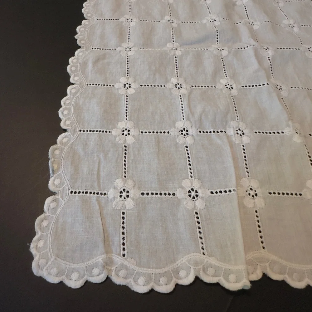 Vintage Table Runner White Eyelet Embroidered Scalloped 41x15 Cottagecore Decor